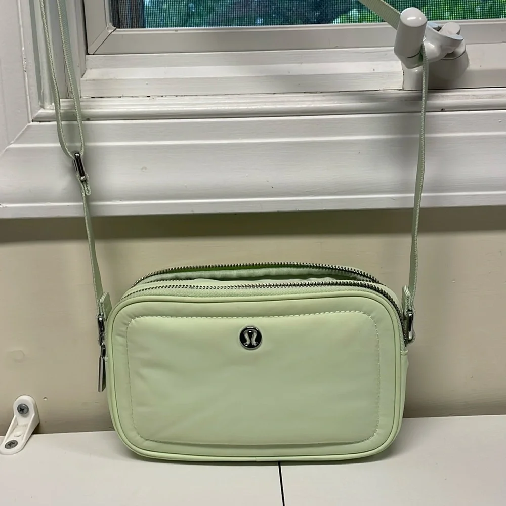 lululemon camera crossbody bag Black Vegas Golden Knights The lightweight design and adjustable strap provide all Crossbody Camera Bag 2L *Logo
